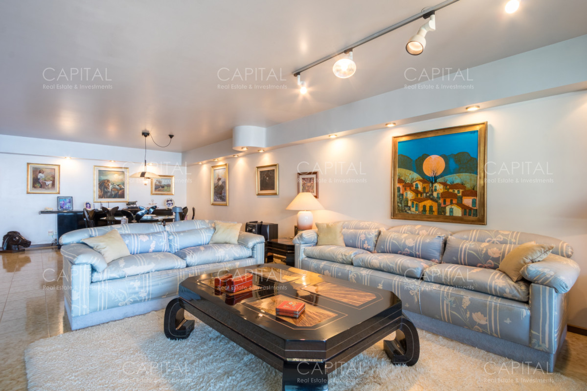 Apartamento ID.40499 - Amplio Apartamento de 4 Dormitorios en Venta Punta del Este