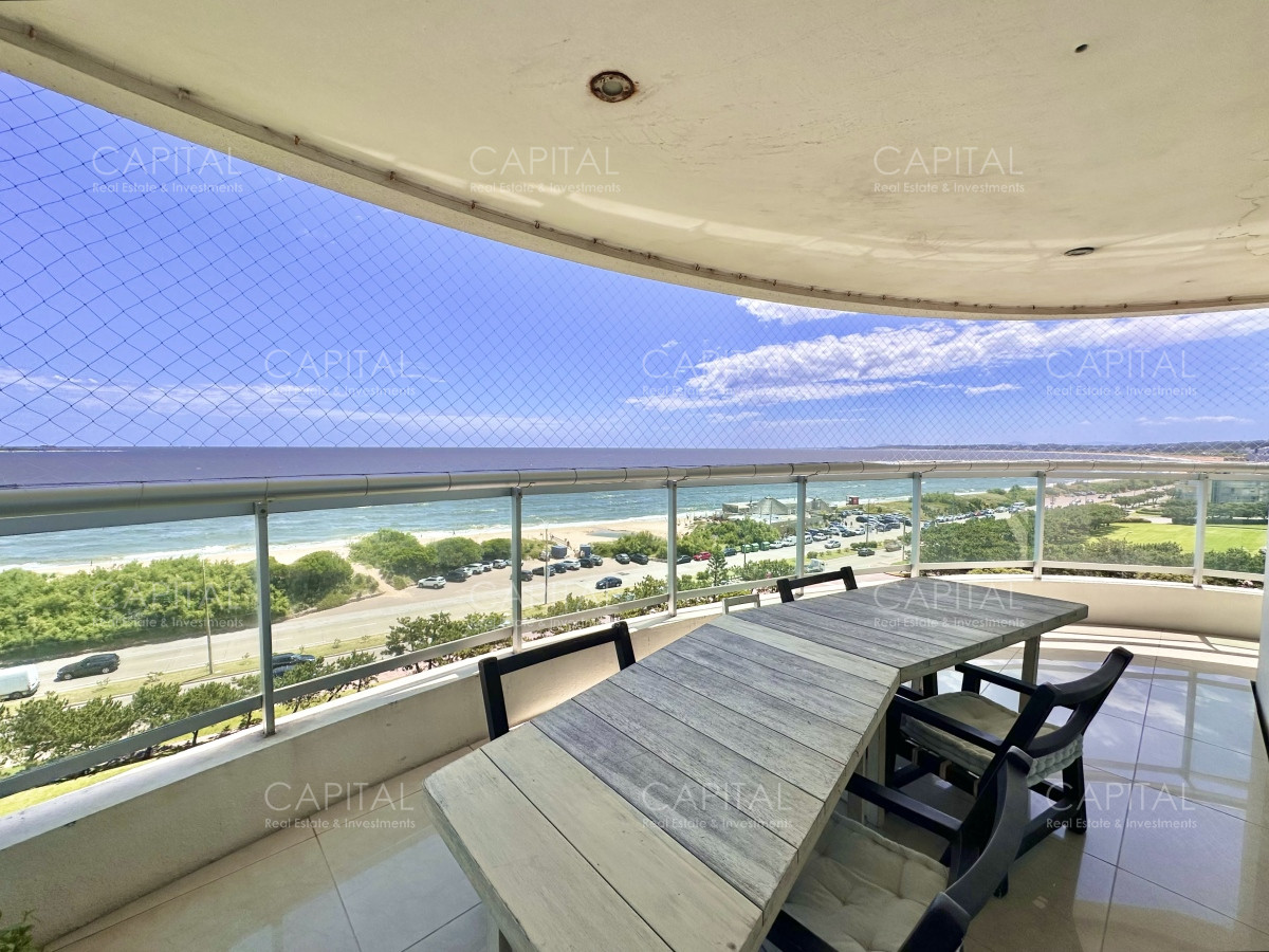 Apartamento ID.35573 - Apartamento de tres dormitorios y dependencia frente al mar en alquiler de temporada, Playa Mansa, Punta del Este.