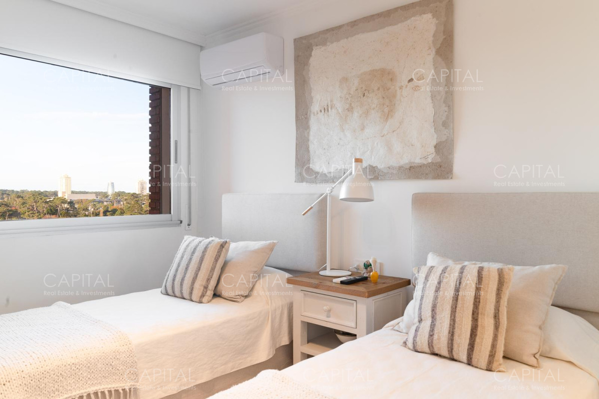 Apartamento ID.36586 - Exclusivo departamento totalmente reformado de 4 suites en Playa Mansa