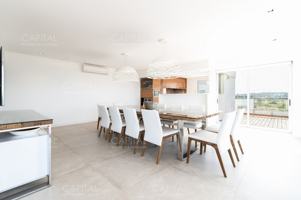 Apartamento ID.24988 - Alquiler Apartamento Frente al Mar Tres Dormitorios y Servicio