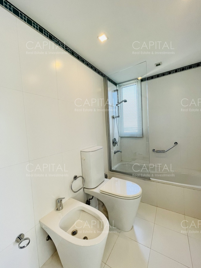 Apartamento ID.31416 - Le Parc Punta del Este de tres dormitorios más dependencia en torre de categoría sobre playa Brava, Punta del Este