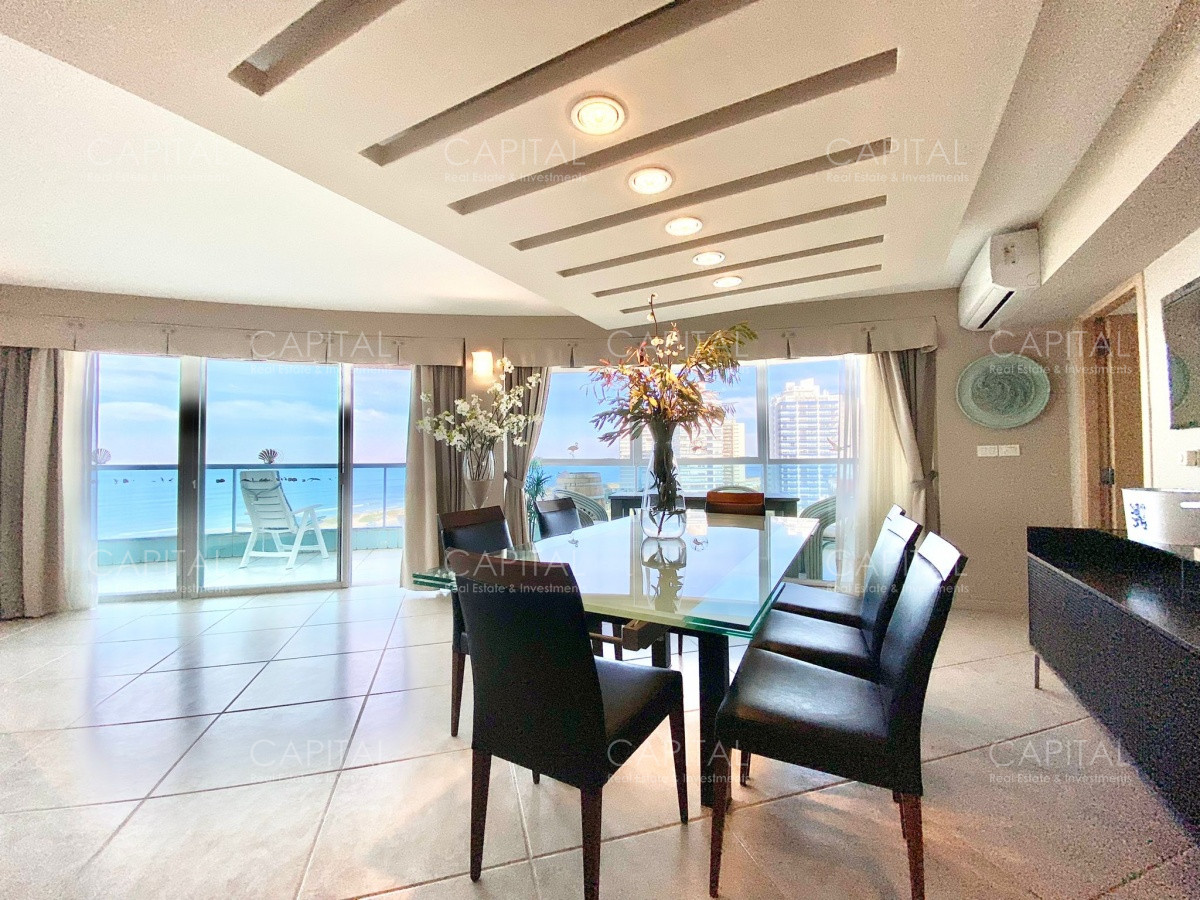 Apartamento ID.30056 - Apartamento de Tres dormitorios con Vista al Mar en Venta en Playa Brava