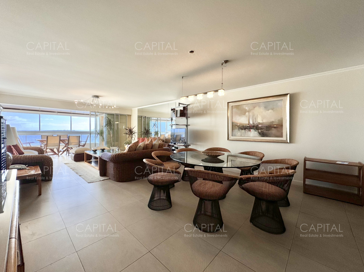 Apartamento ID.38472 - Apartamento en venta de tres dormitorios y dependencia en Playa Mansa, Punta del Este