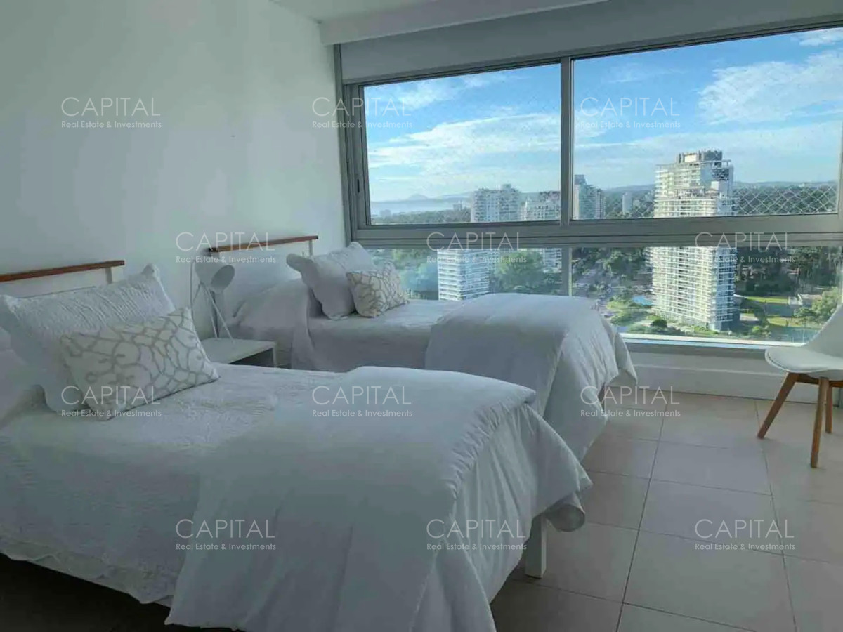 Apartamento ID.33769 - PentHouse de cuatro dormitorios en suite en Le Parc con parrillero propio y dependencia de servicio en Alquiler Temporal