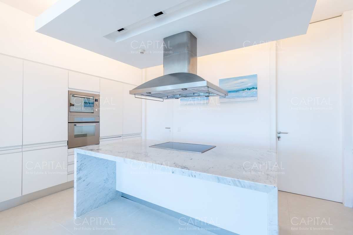 Apartamento ID.30146 - Excelente Apartamento en Acqua Punta del Este Tres suites en Venta en Primera línea, Playa Brava