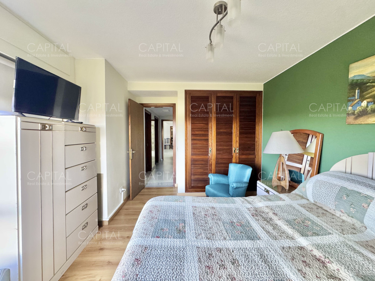 Apartamento ID.38203 - Apartamento en Venta Reciclado de 3 dormitorios y servicio, Roosevelt. 