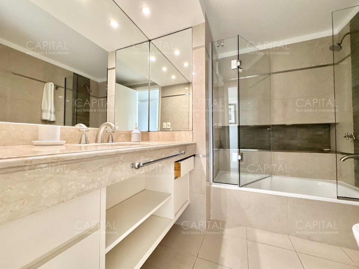 Apartamento ID.38472 - Apartamento en venta de tres dormitorios y dependencia en Playa Mansa, Punta del Este