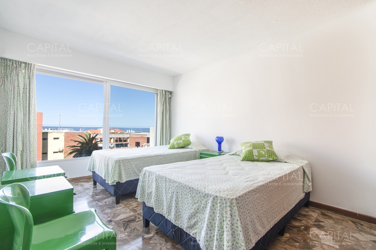 Apartamento ID.31268 - Malecon Punta del Este Apartamento de 3 dormitorios y servicios en venta en primera linea, Playa Mansa.