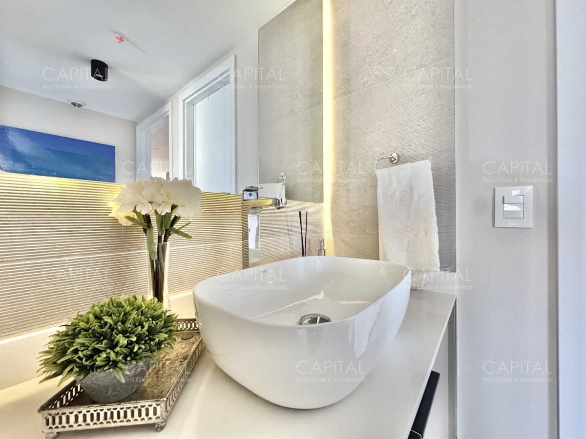 Apartamento ID.40602 - Departamento Esquinero de 2 Dormitorios en Punta del Este con Vista al Mar