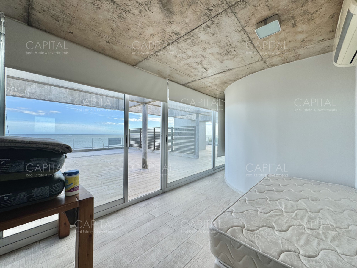 Apartamento ID.39886 - Apartamento duplex frente al mar en playa mansa en venta