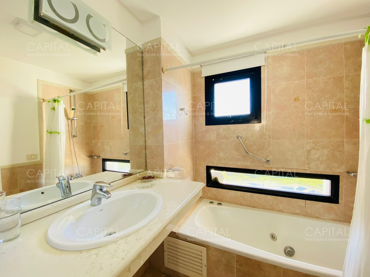 Apartamento ID.34603 - Apartamento en Alquiler Primera Linea Tres dormitorios con Parrillero