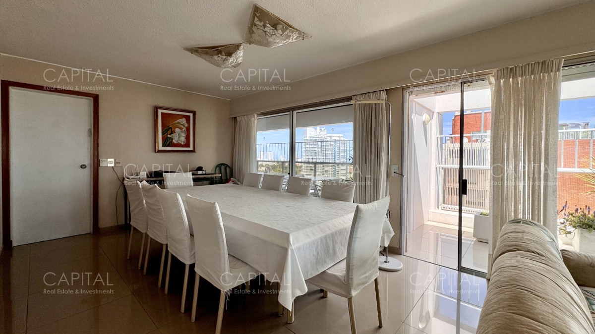Apartamento ID.37573 - Penthouse Duplex en venta Playa Mansa Punta del Este.