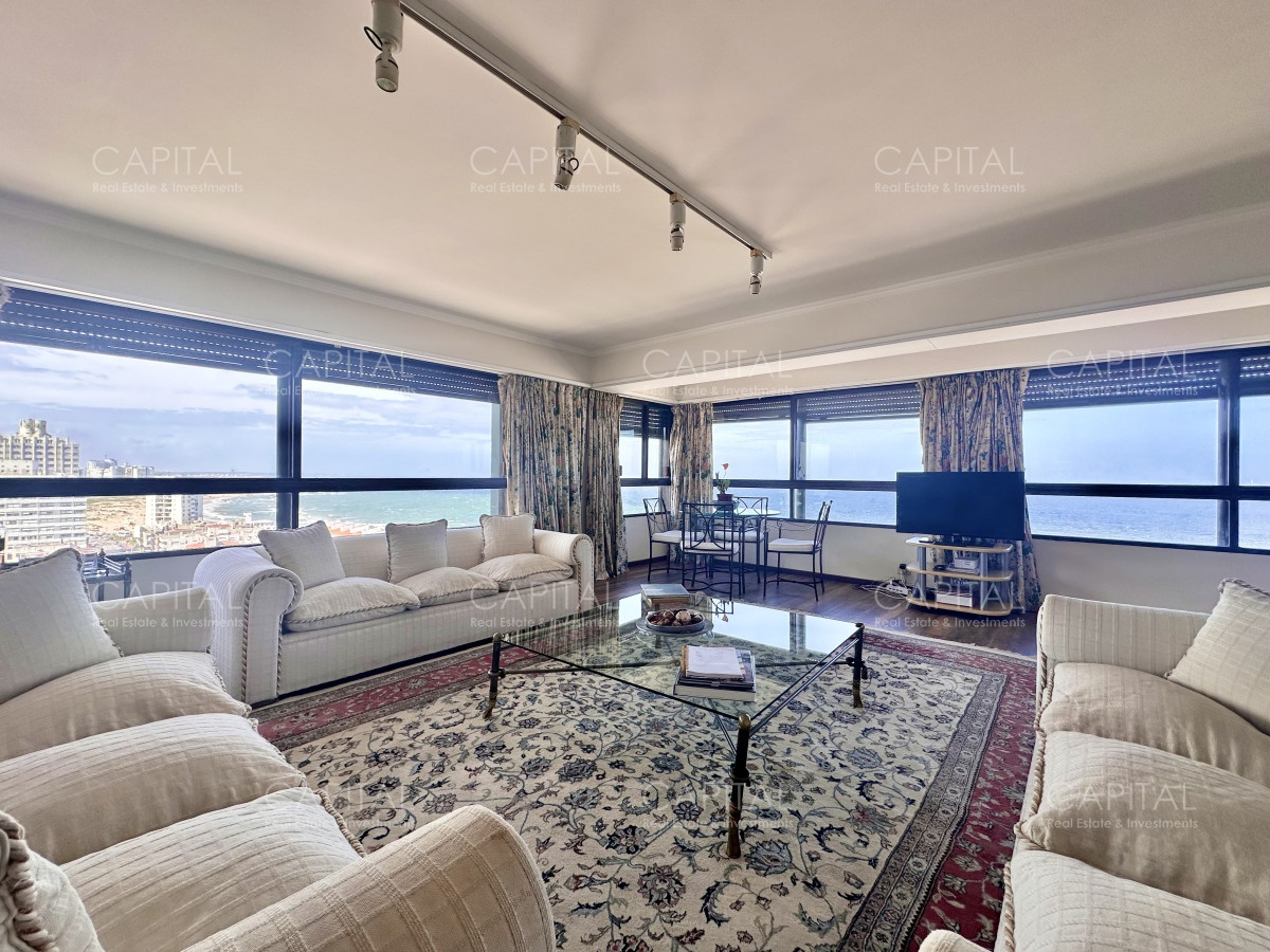Apartamento ID.35703 - Apartamento de cuatro dormitorios y dependencia en venta, Península, Punta del Este