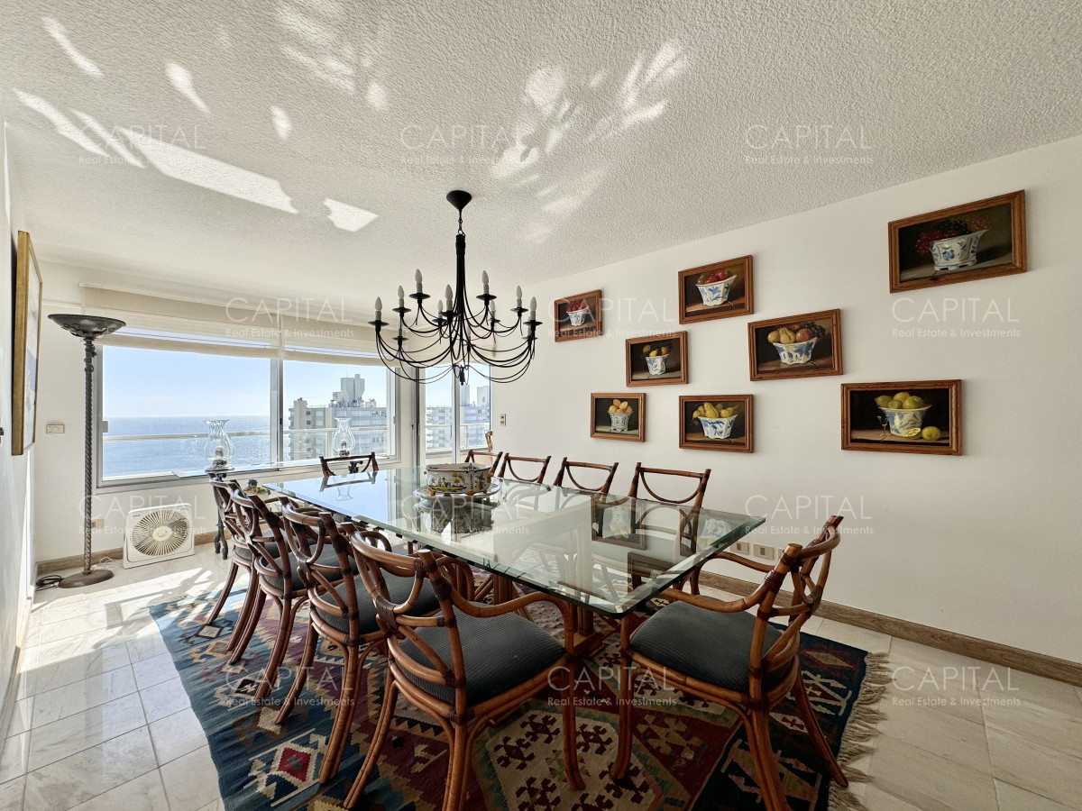 Apartamento ID.39373 - Apartamento de tres dormitorios y dependencia en venta, Playa Mansa, Punta del Este.