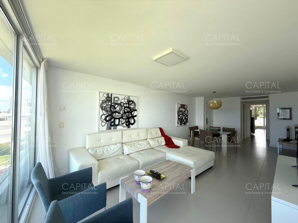 Apartamento ID.32040 - Venta departamento tres dormitorios en suite frente al mar Playa Mansa Punta del Este