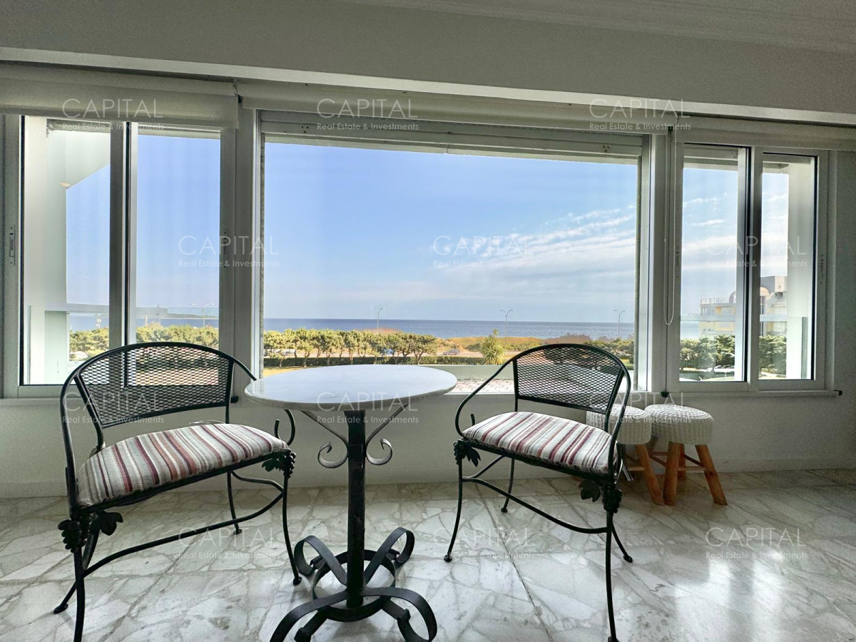 Apartamento ID.36358 - Excelente Apartamento primera linea playa mansa en edificio de categoría