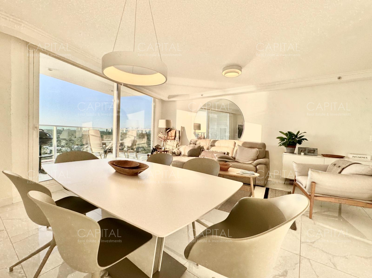 Apartamento ID.35900 - Paramount Tower de dos dormitorios frente al mar en Venta, Playa Mansa Punta del este
