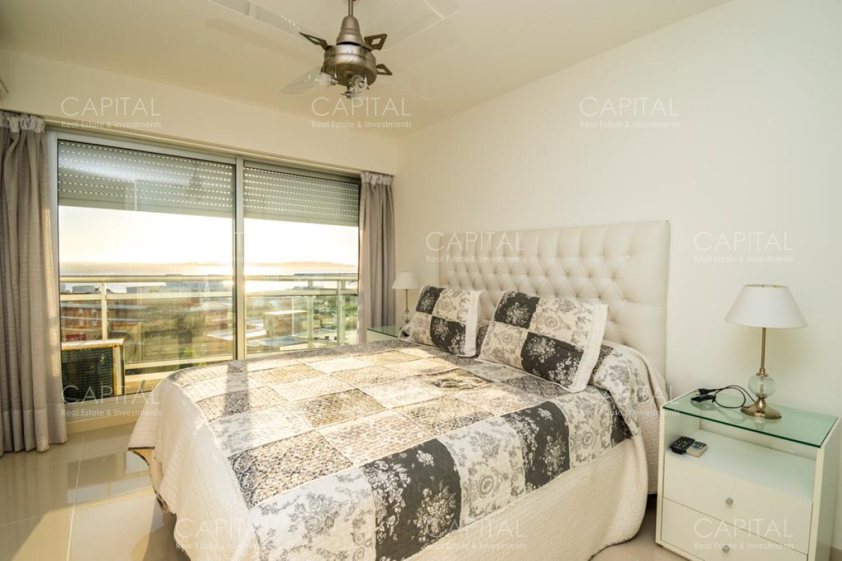 Apartamento ID.27455 - Apartamento de tres dormitorios y dependencia de servicio en venta, Playa Mansa Punta del Este