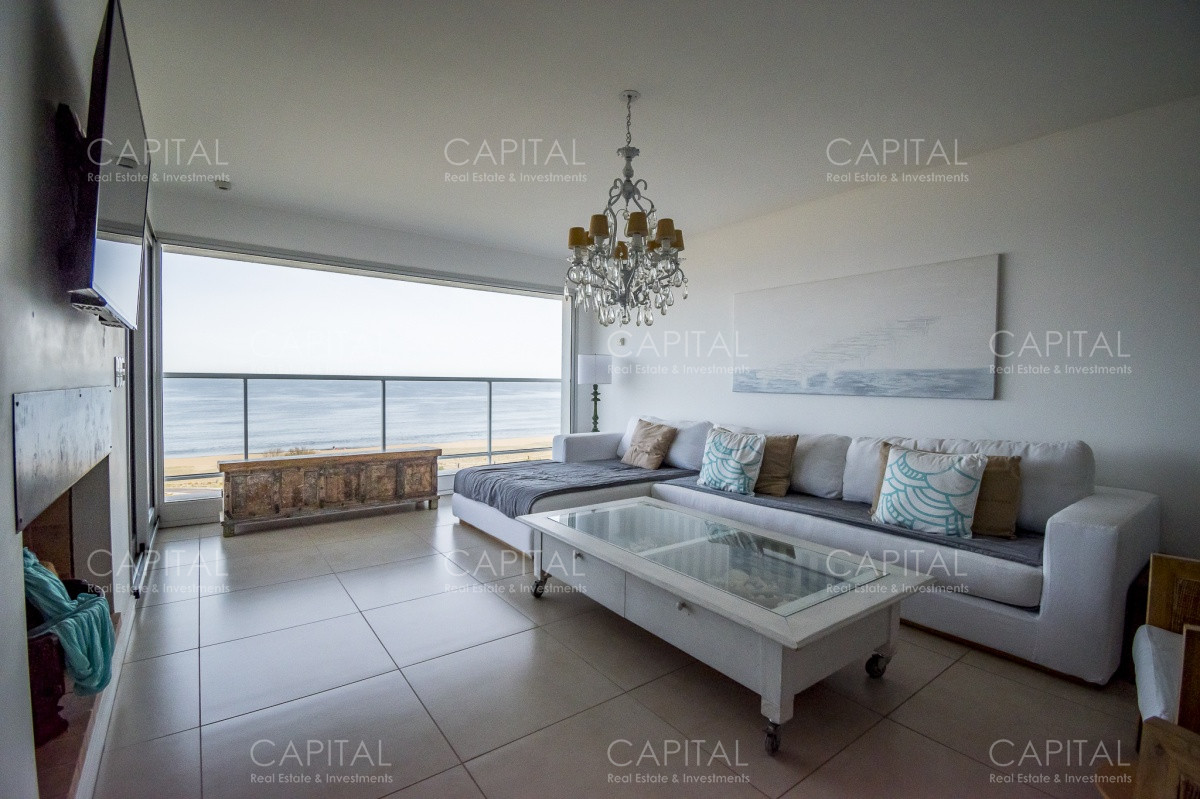 Apartamento ID.27993 - Apartamento PentHouse de 3 dormitorios y dependencia en alquiler anual.