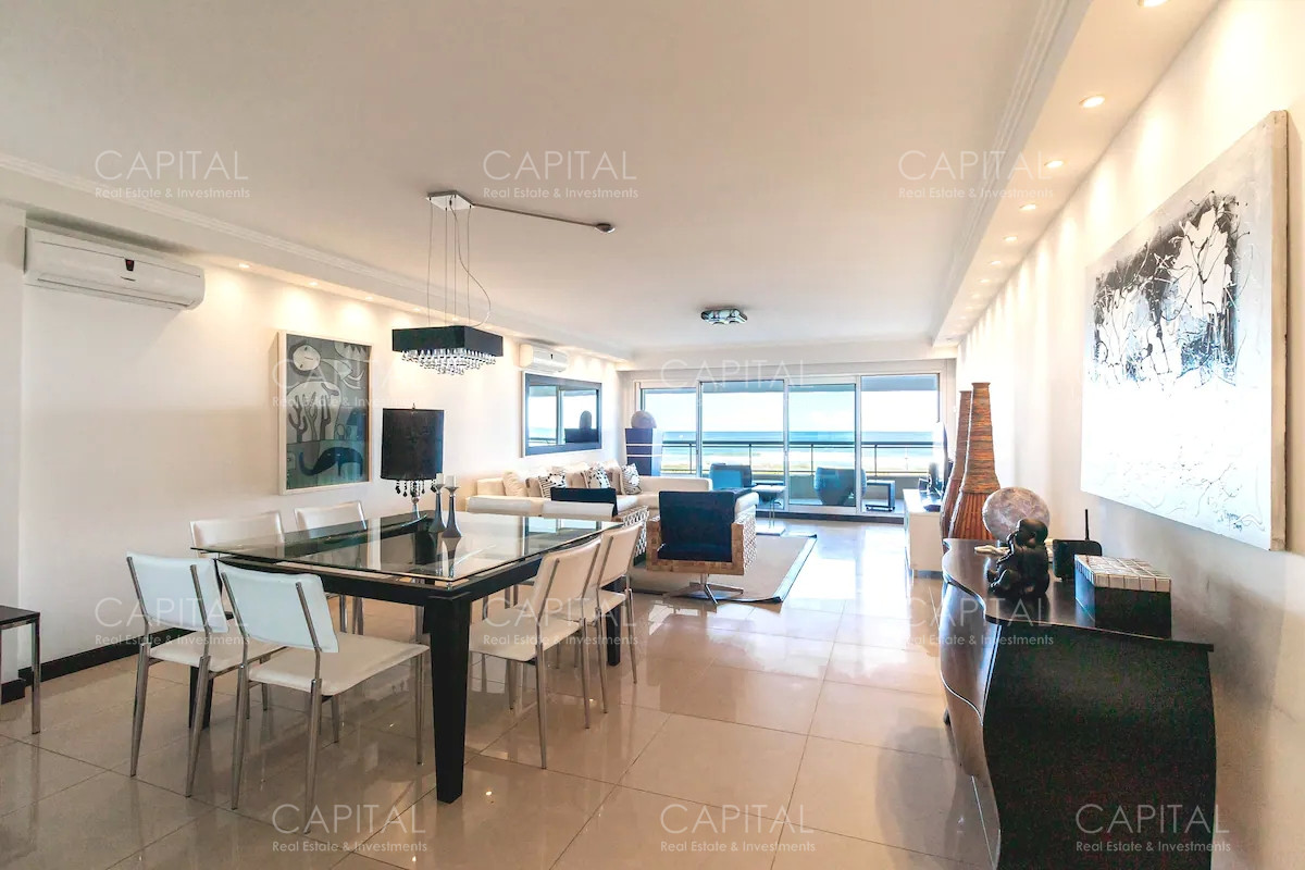 Apartamento ID.33892 - Apartamentoen torre lobos de tres dormitorios en primera linea frente al mar en Playa Brava en Alquiler, Punta del Este