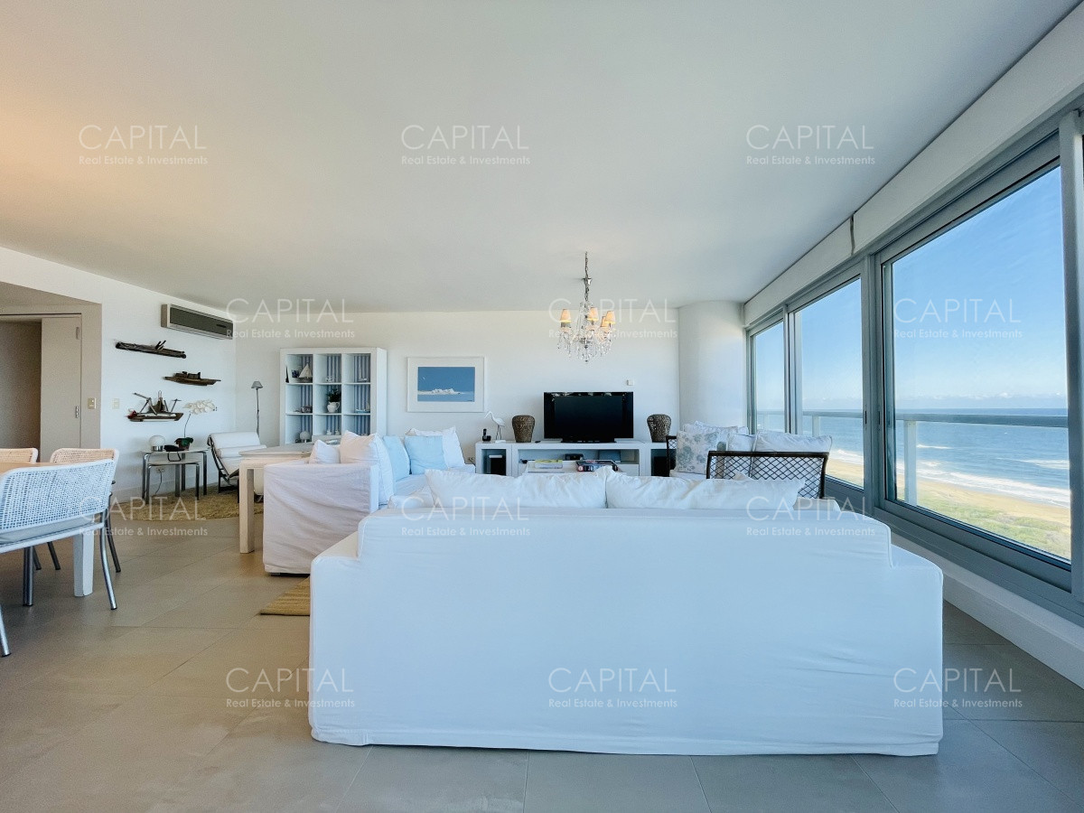 Apartamento ID.31416 - Le Parc Punta del Este de tres dormitorios más dependencia en torre de categoría sobre playa Brava, Punta del Este