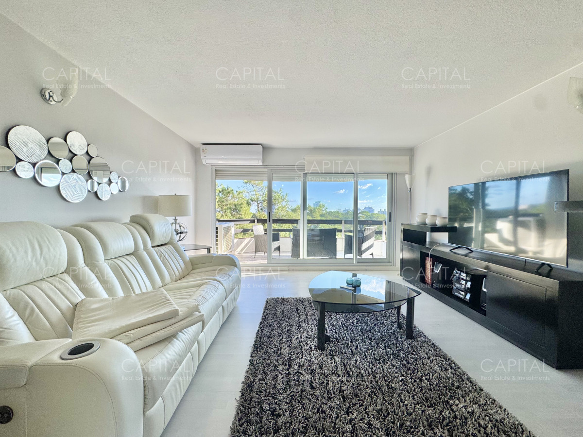 Apartamento ID.38203 - Apartamento en Venta Reciclado de 3 dormitorios y servicio, Roosevelt. 