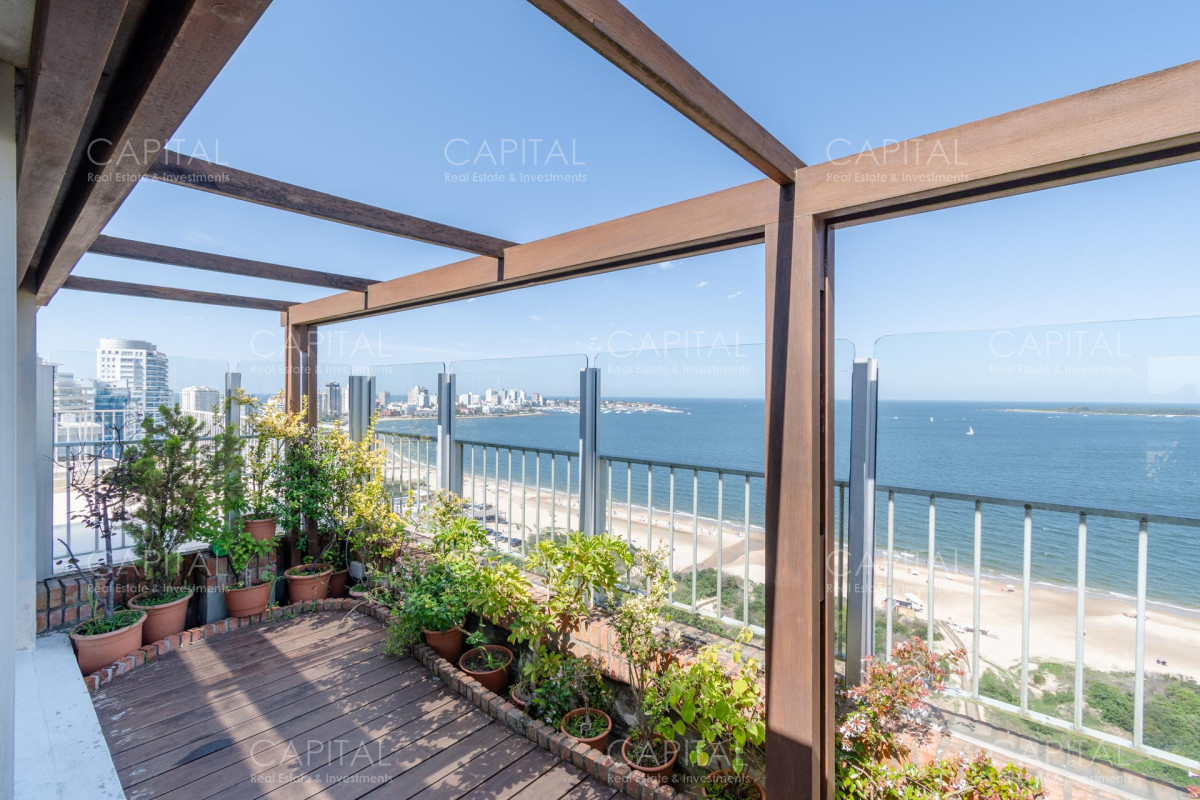 Apartamento ID.30607 - Penthouse de Cuatro Dormitorios frente al Mar - Venta Playa Mansa