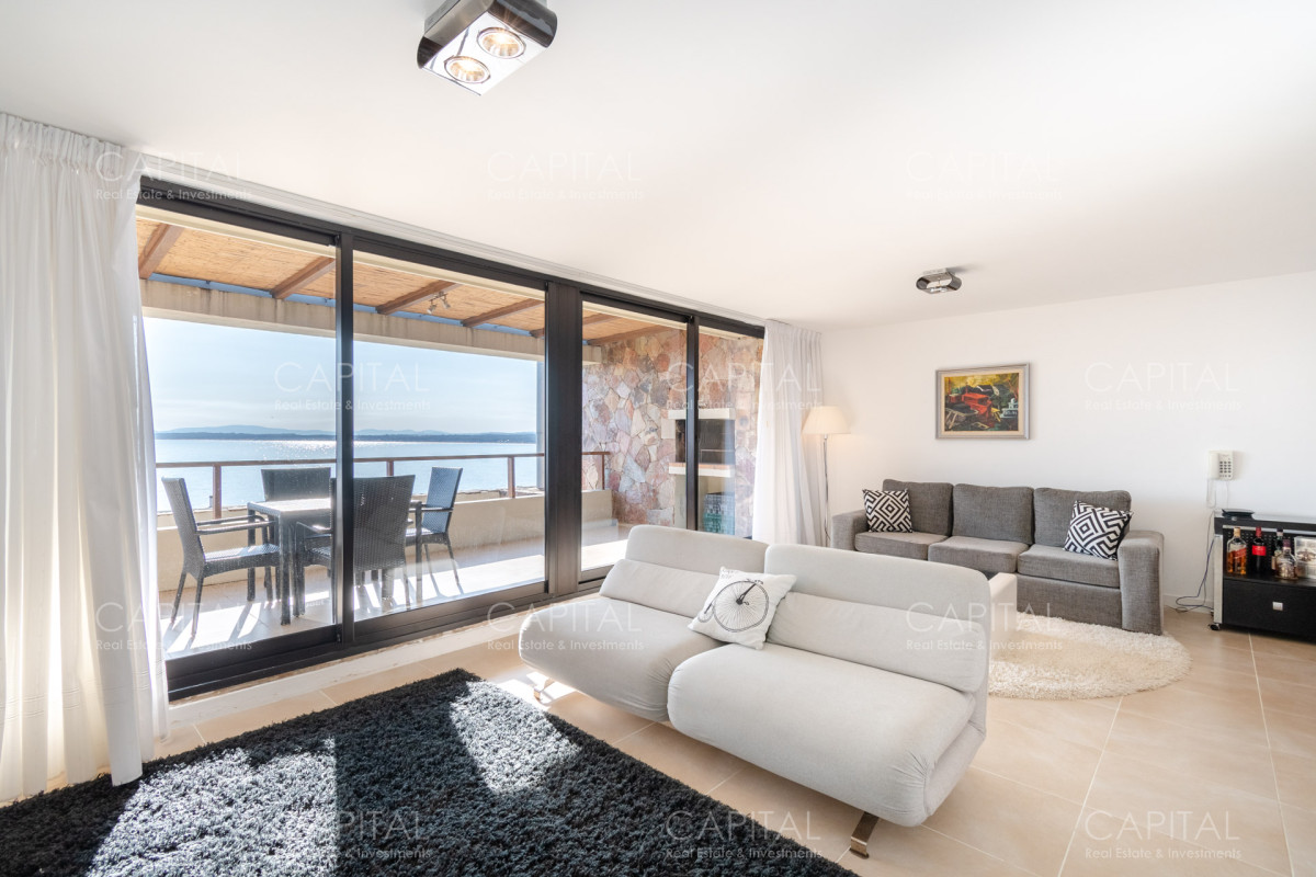 Apartamento ID.28877 - Departamento en venta de dormitorio y medio con dos baños en complejo privado de Punta Ballena