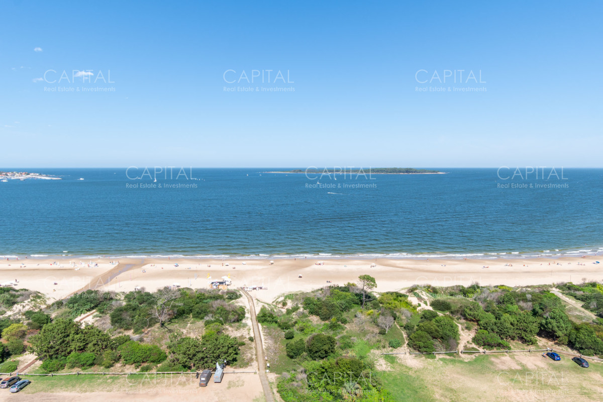 Apartamento ID.30607 - Penthouse de Cuatro Dormitorios frente al Mar - Venta Playa Mansa