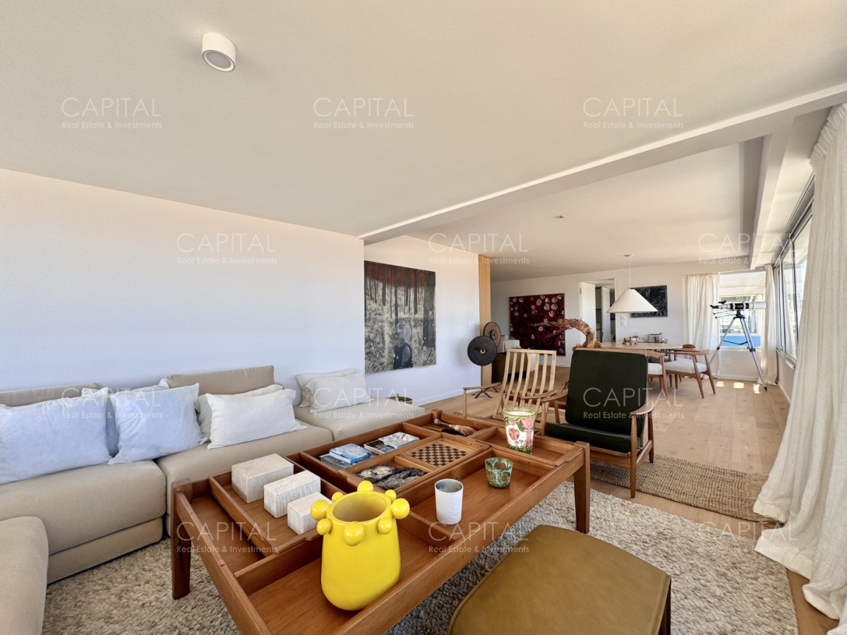 Apartamento ID.35545 - Apartamento reciclado de tres dormitorios en primera linea del mar, Playa Brava, Punta del Este.