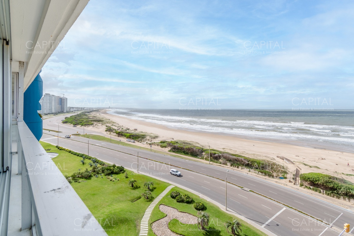 Apartamento ID.30942 - Venta de amplio apartamento sobre playa Brava íntegramente reciclado