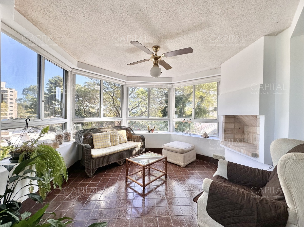 Apartamento ID.34525 - Apartamento de tres dormitorios y dependencia en venta Punta del Este