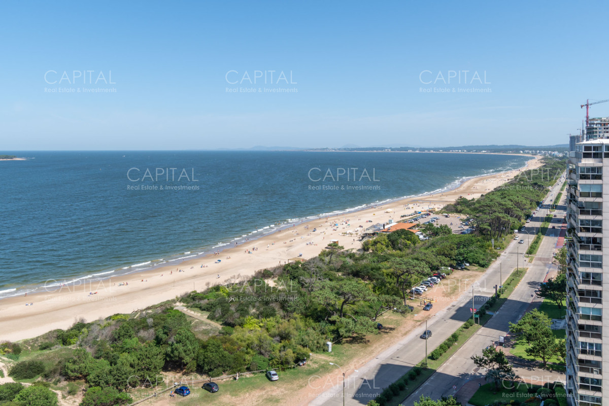Apartamento ID.30607 - Penthouse de Cuatro Dormitorios frente al Mar - Venta Playa Mansa