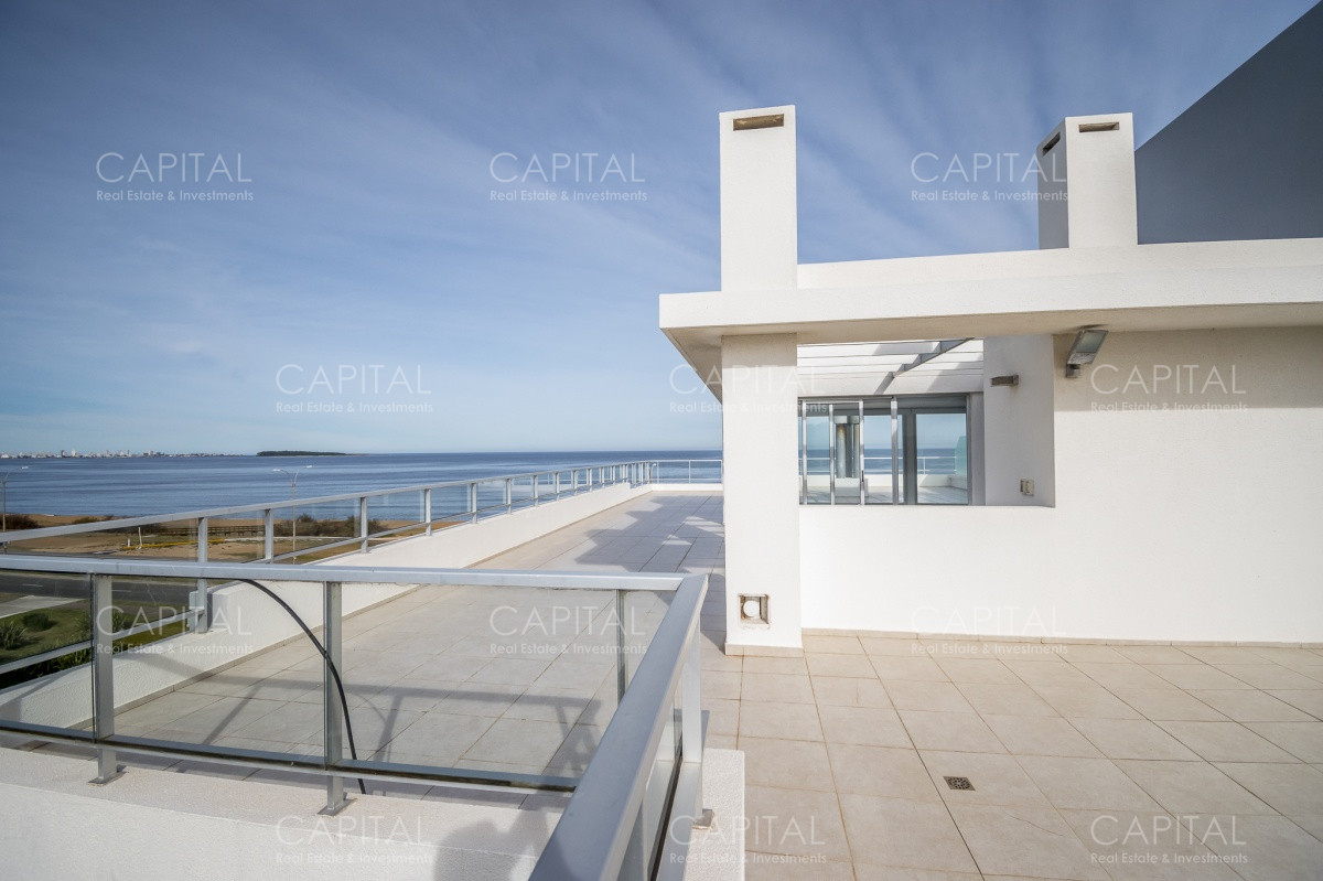 Apartamento ID.27993 - Apartamento PentHouse de 3 dormitorios y dependencia en alquiler anual.