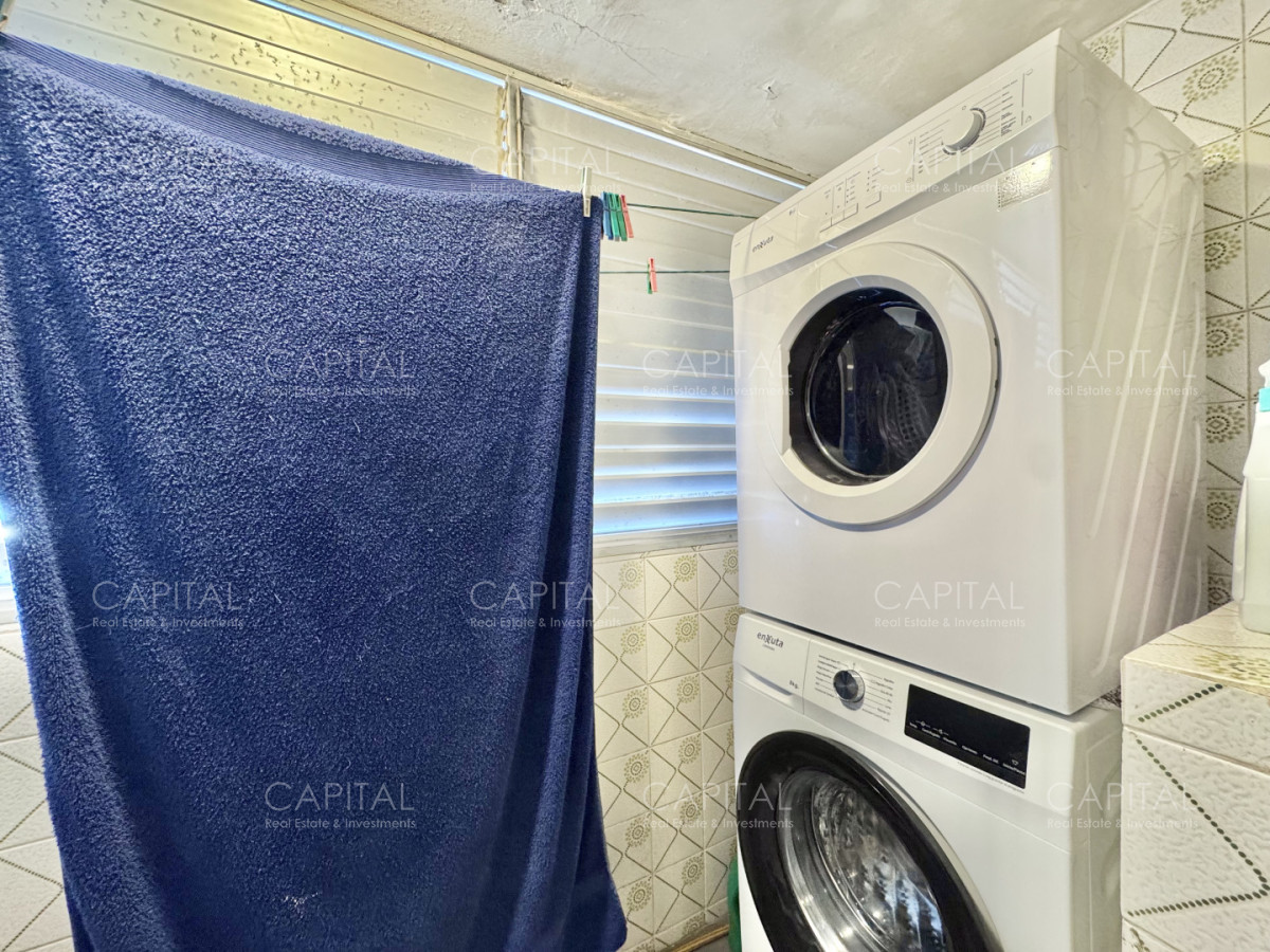 Apartamento ID.40104 - Apartamento de tres dormitorios y servicio en playa mansa frente al mar
