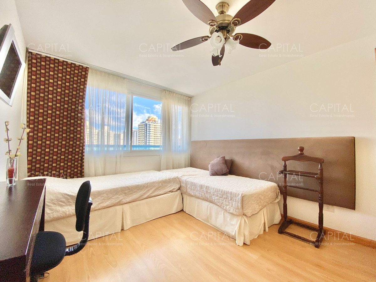 Apartamento ID.30056 - Apartamento de Tres dormitorios con Vista al Mar en Venta en Playa Brava