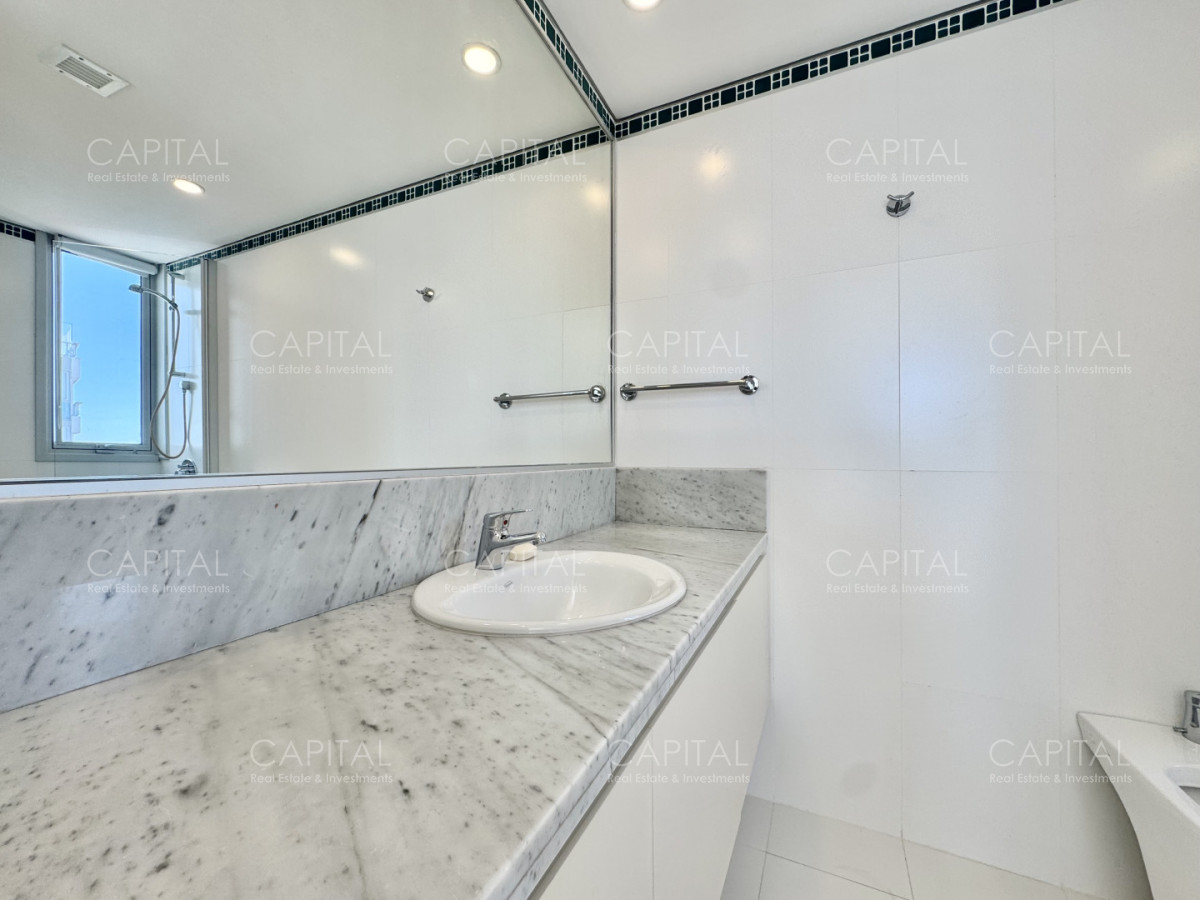 Apartamento ID.39295 - Le Parc esquinero piso alto en playa brava en venta