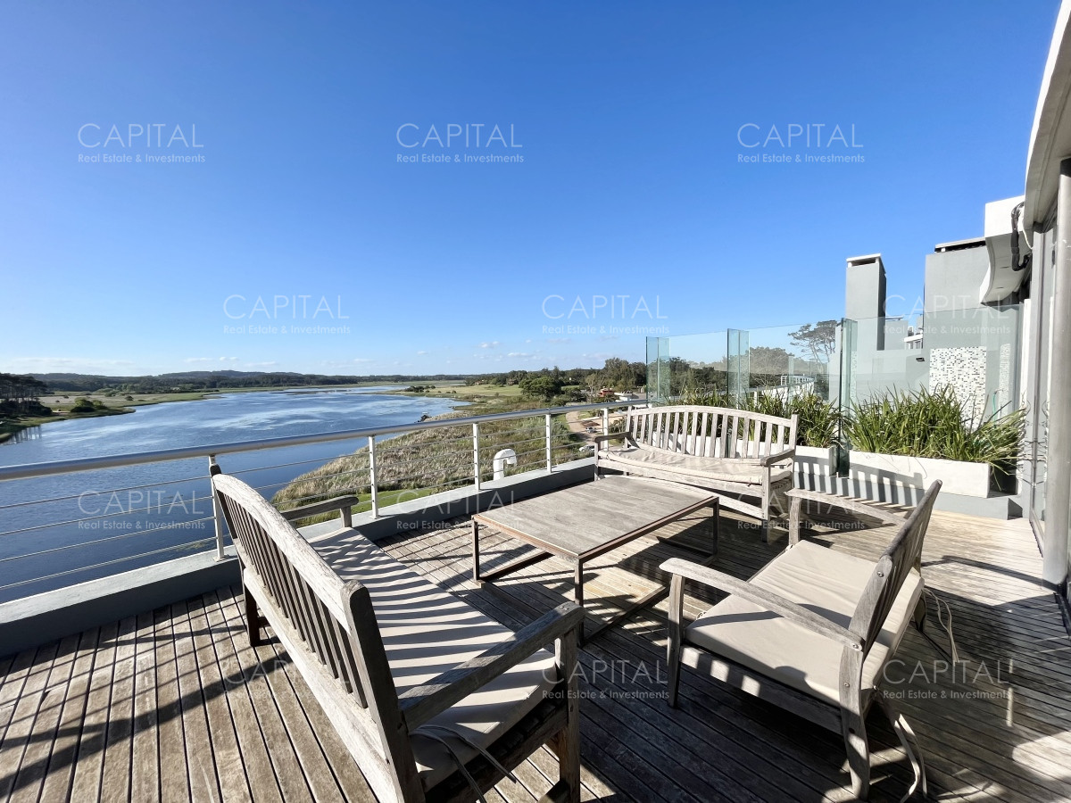 Apartamento ID.35310 - Penthouse de Cuatro Ambientes en Punta del Este 