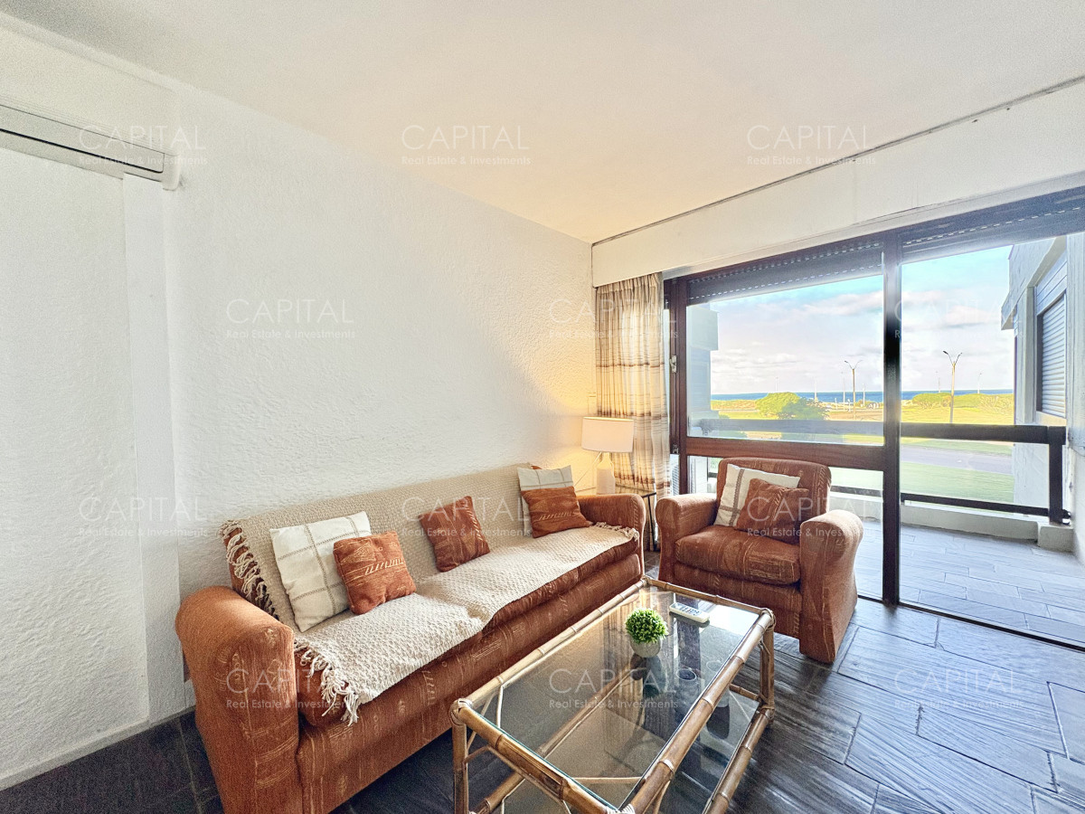 Apartamento ID.27183 - Apartamento reciclado de dos dormitorios frente al mar en Playa Brava en venta