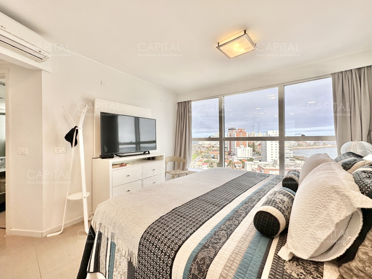 Apartamento ID.34873 - Apartamento de tres dormitorios y dependencia con vista al mar, Playa Mansa, Punta del Este.