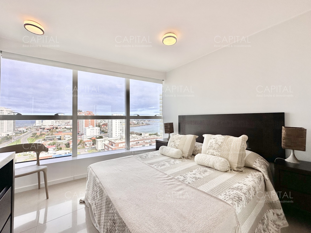 Apartamento ID.34873 - Apartamento de tres dormitorios y dependencia con vista al mar, Playa Mansa, Punta del Este.