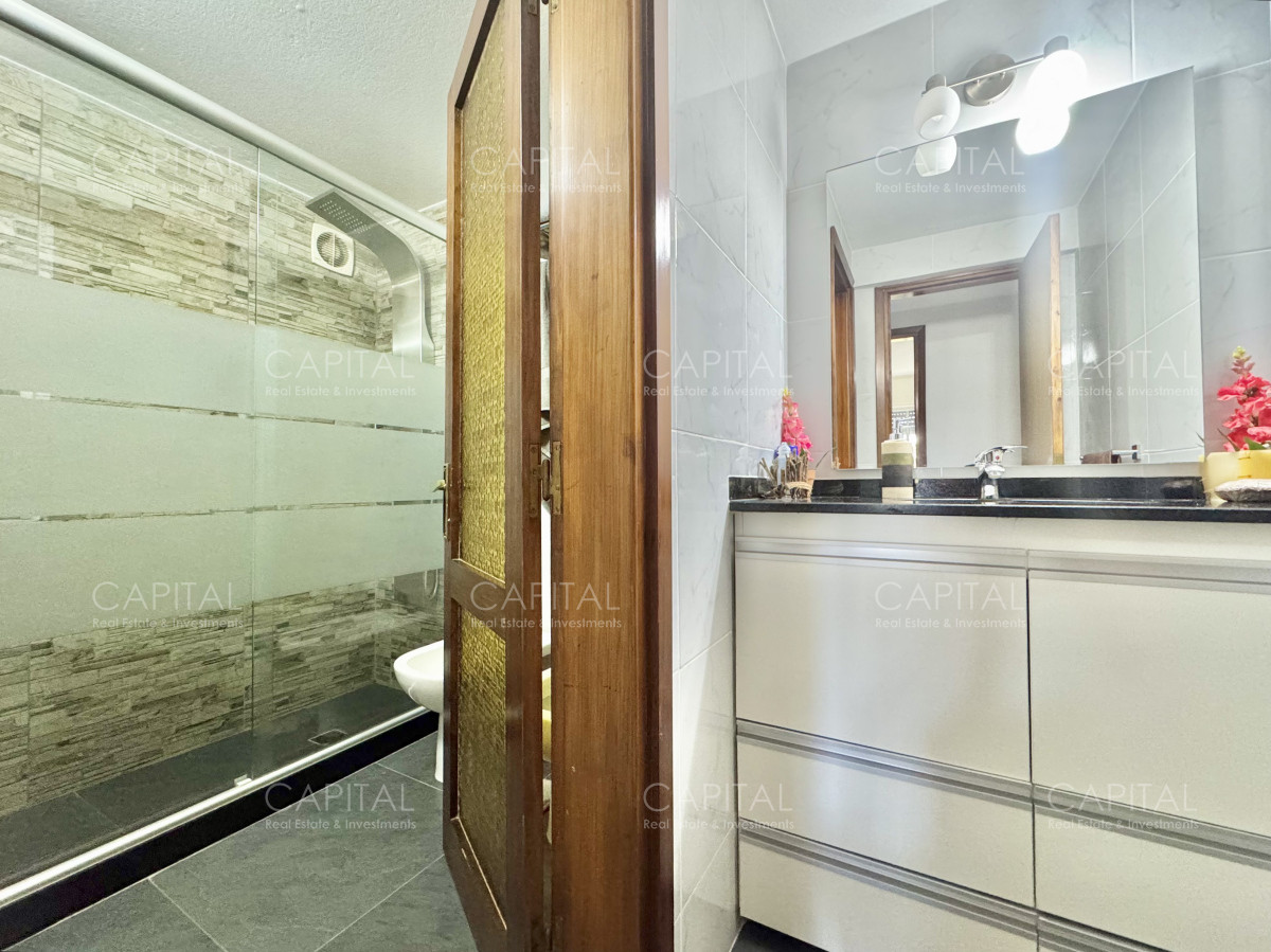 Apartamento ID.38203 - Apartamento en Venta Reciclado de 3 dormitorios y servicio, Roosevelt. 