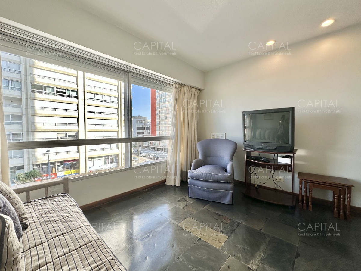 Apartamento ID.34218 - Apartamento de tres dormitorios y de dependencia de servicio, Puerto de Punta del Este.