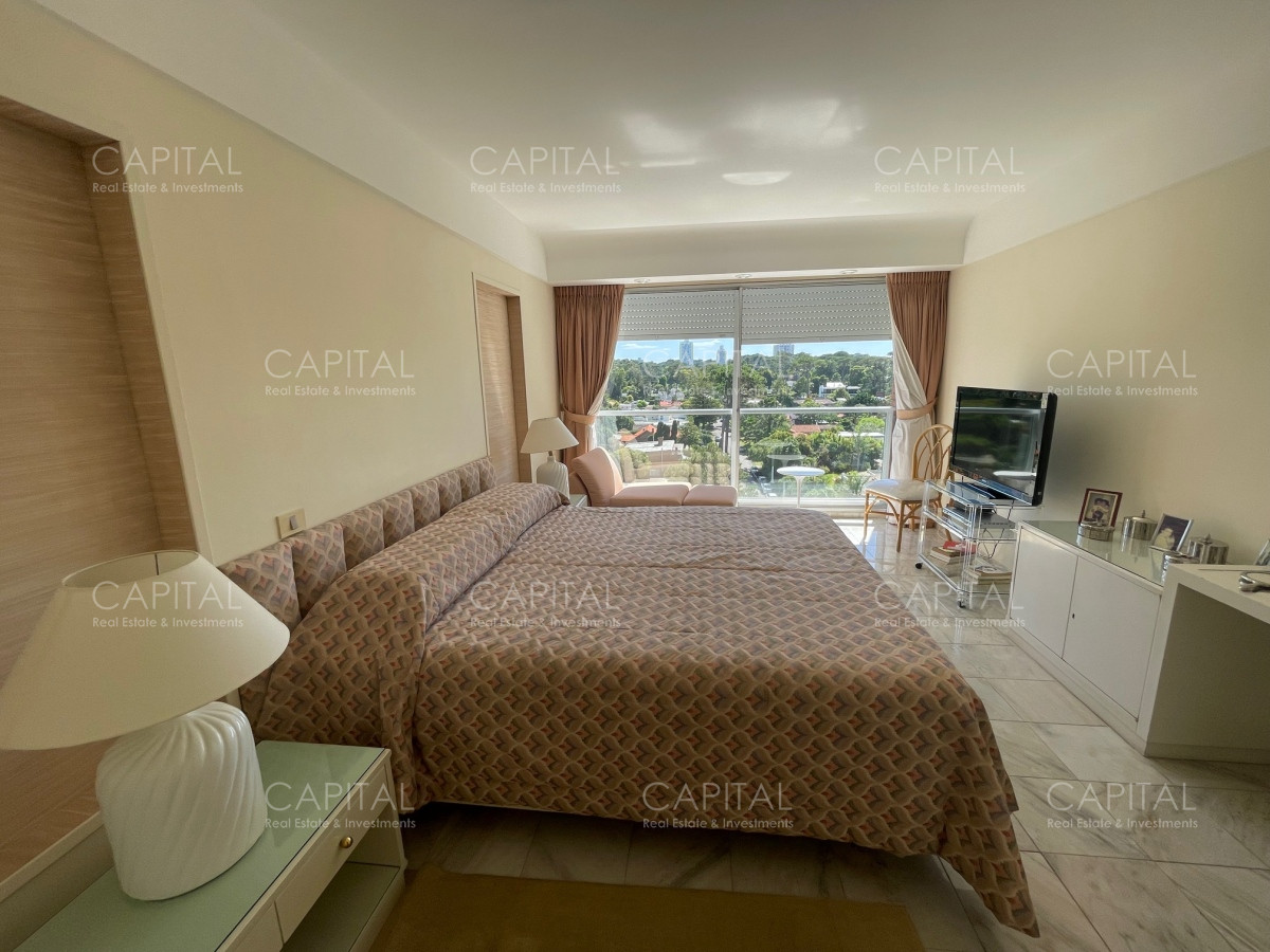 Apartamento ID.36605 - Excepcional semipiso Torre de Categoria frente a Playa Mansa