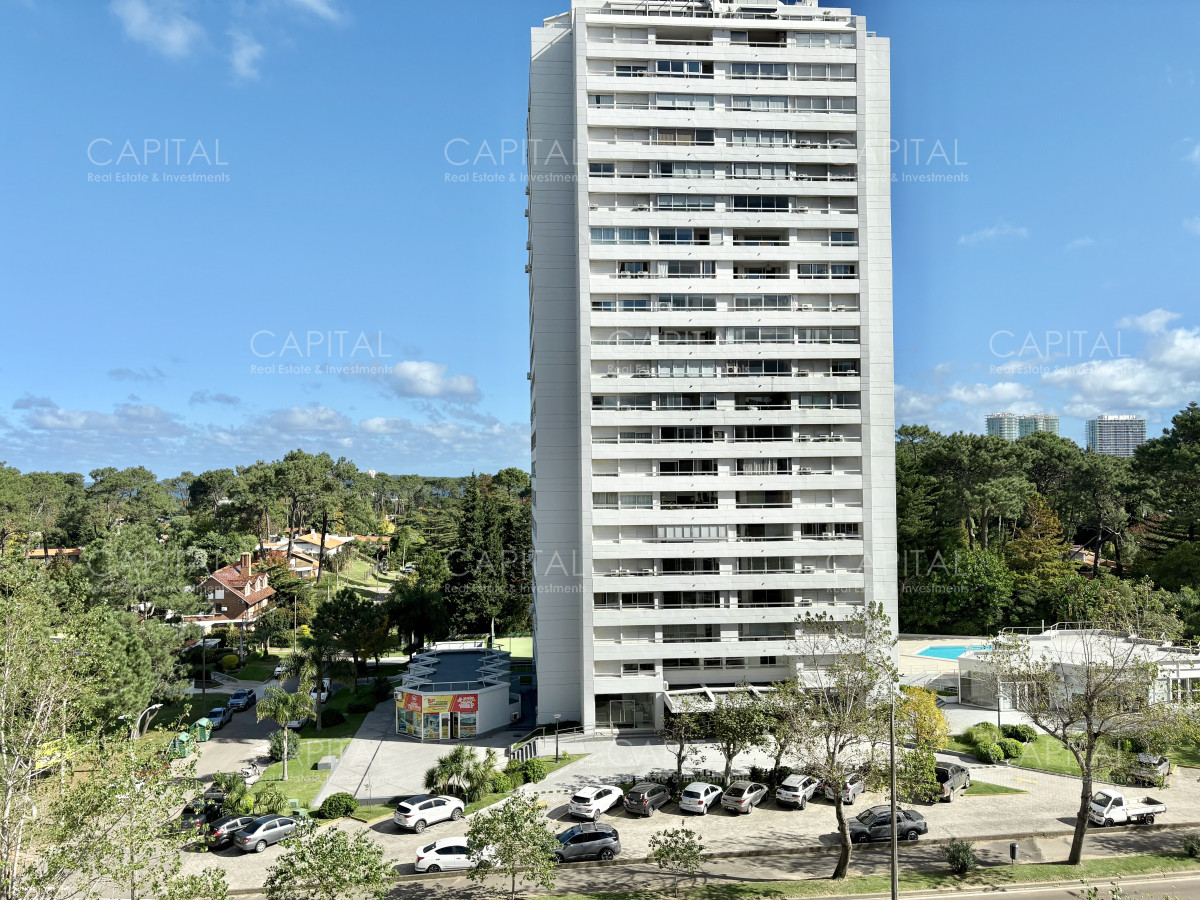 Apartamento ID.38249 - Sea Garden de tres dormitorios en venta, Roosevelt Punta del Este
