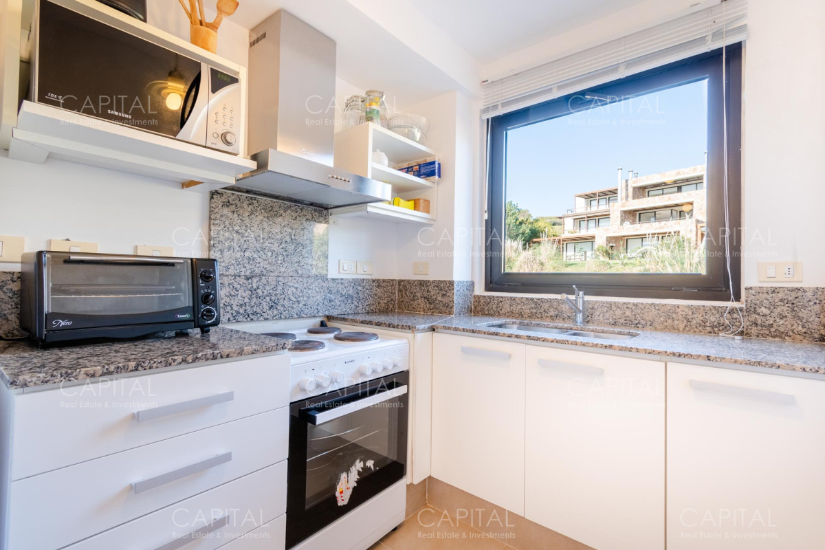 Apartamento ID.28877 - Departamento en venta de dormitorio y medio con dos baños en complejo privado de Punta Ballena