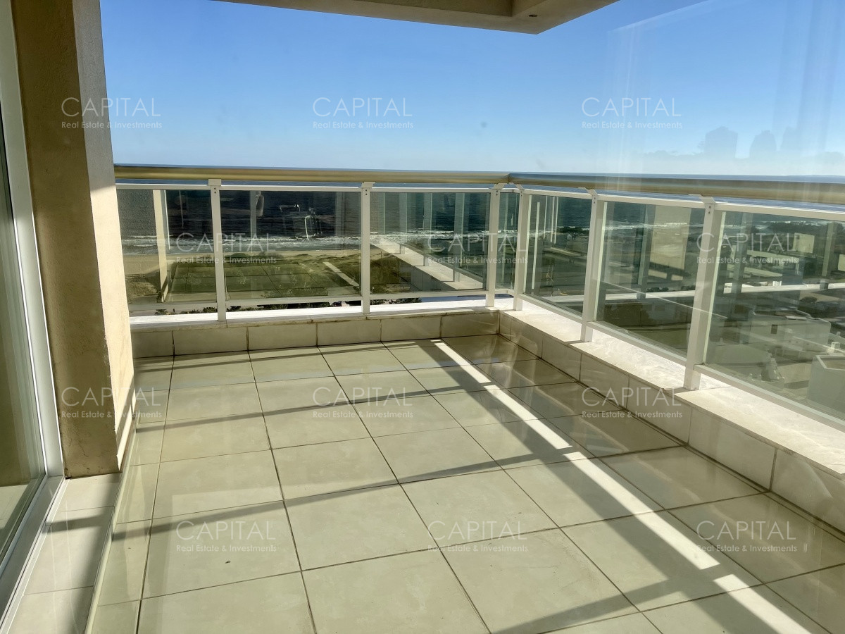 Apartamento ID.31040 - Venta de apartamento esquinero Le Jardin Punta del Este