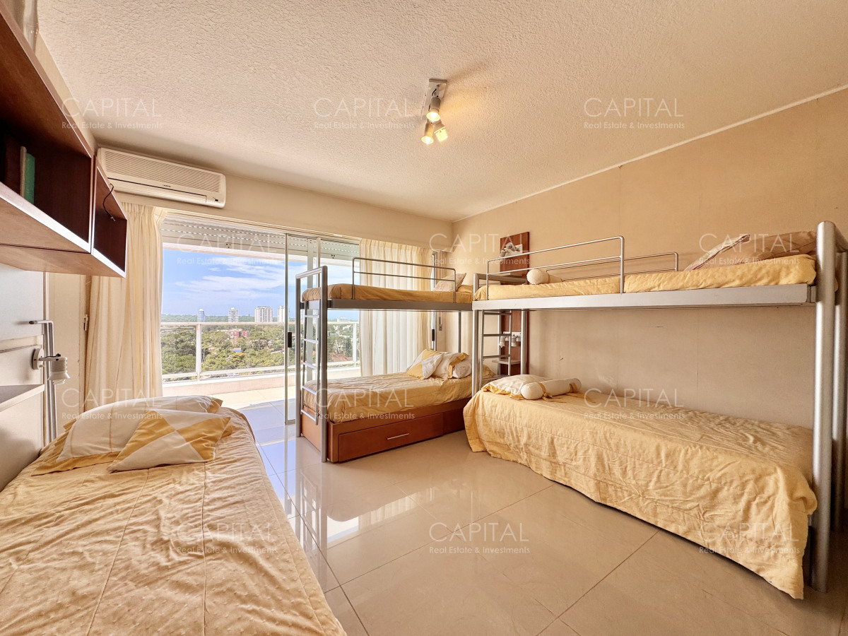 Apartamento ID.37573 - Penthouse Duplex en venta Playa Mansa Punta del Este.