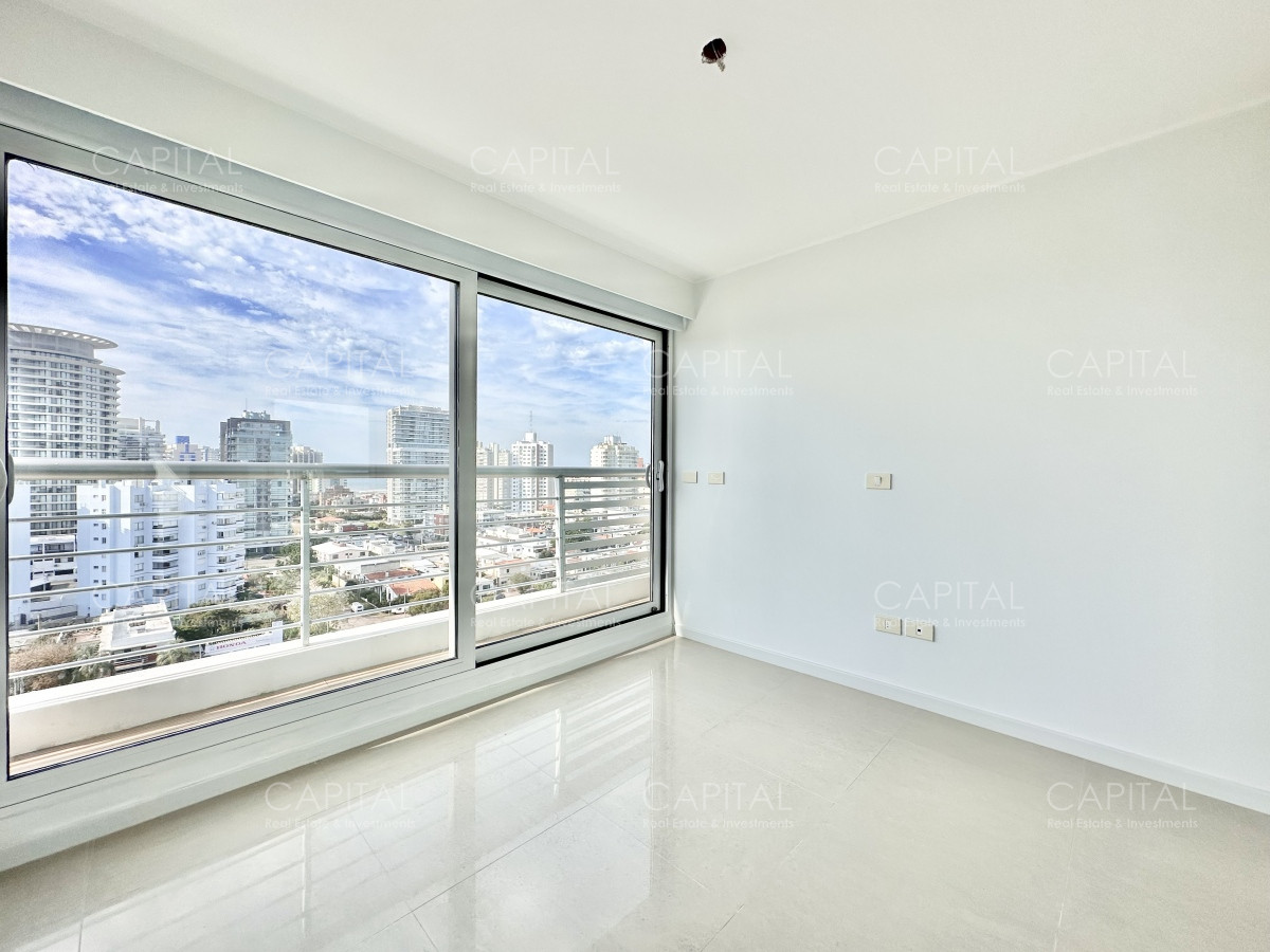 Apartamento ID.31677 - Apartamento de tres dormitorios con vista al mar en venta, Punta del Este.