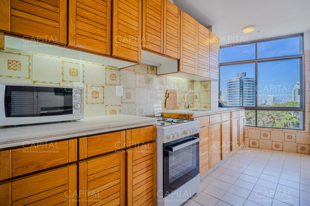 Apartamento ID.37842 - Departamento 3 dormitorios frente a Punta Shopping a pasos del mar